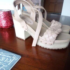 Ann Klein platform braided sandals